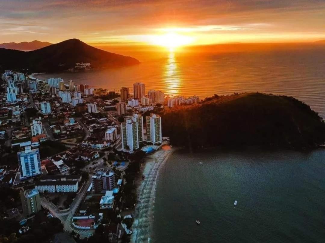 Apartamento Dona Frida Prainha Com Wifi Pe Na Areia Caraguatatuba Ngoại thất bức ảnh